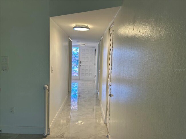 Foto del edificio - 2980 Haines Bayshore Rd
