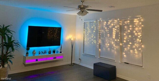 Foto del edificio - 3 br, 3.5 bath Townhome - 2460 Klamath Dr ...