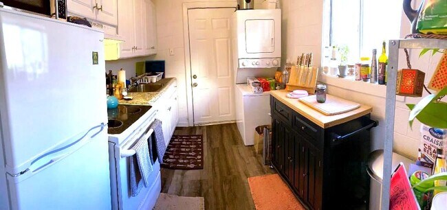 Kitchen - 516 N 27th St