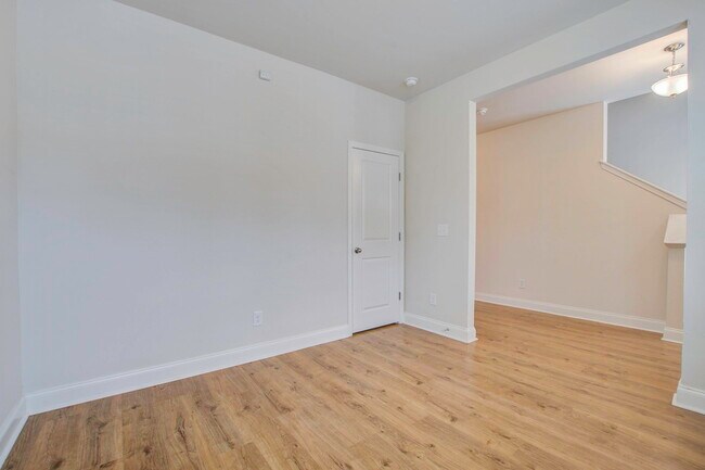 Foto del edificio - 7824 Montview Rd