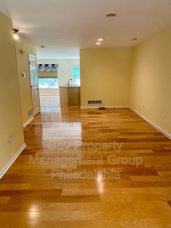 Building Photo - 535 Jason Dr