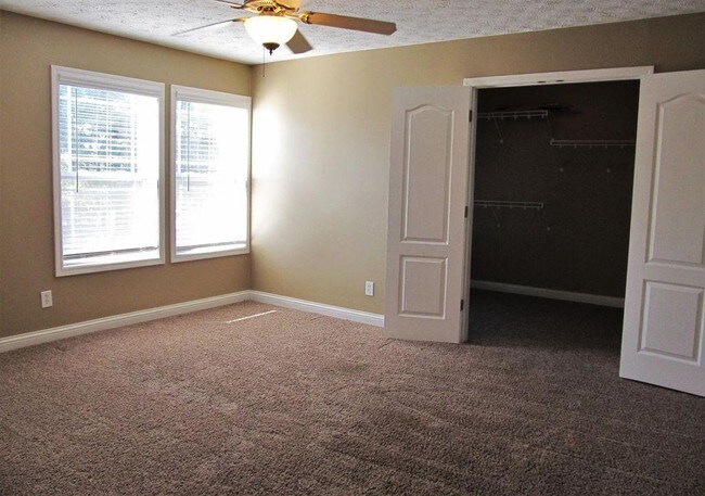 Foto del edificio - 2414 Lake Park Rd