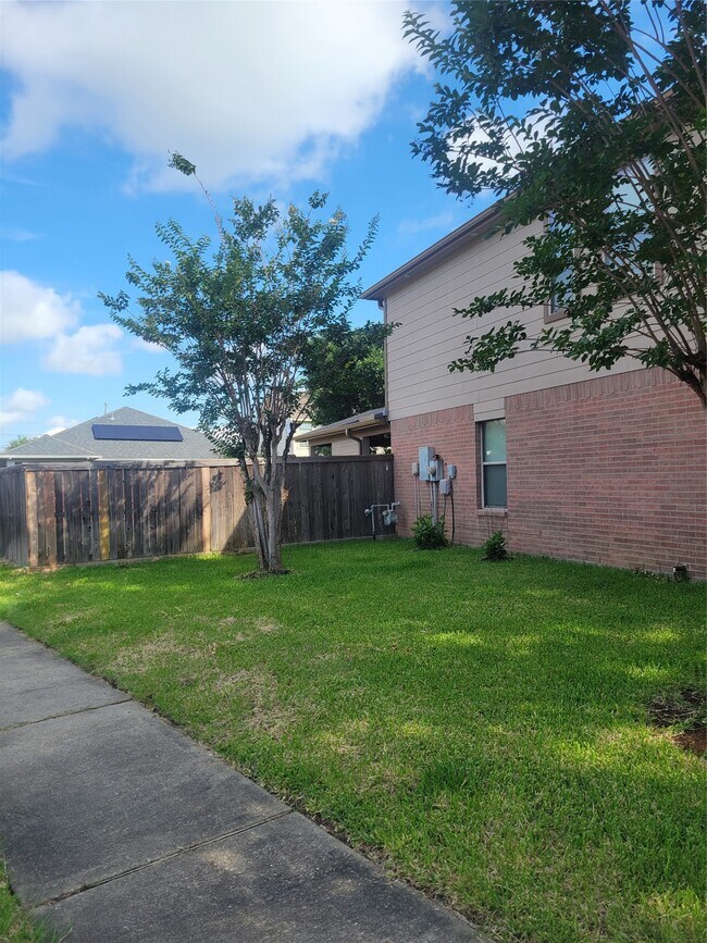 Foto del edificio - 3903 Brook Garden Ln