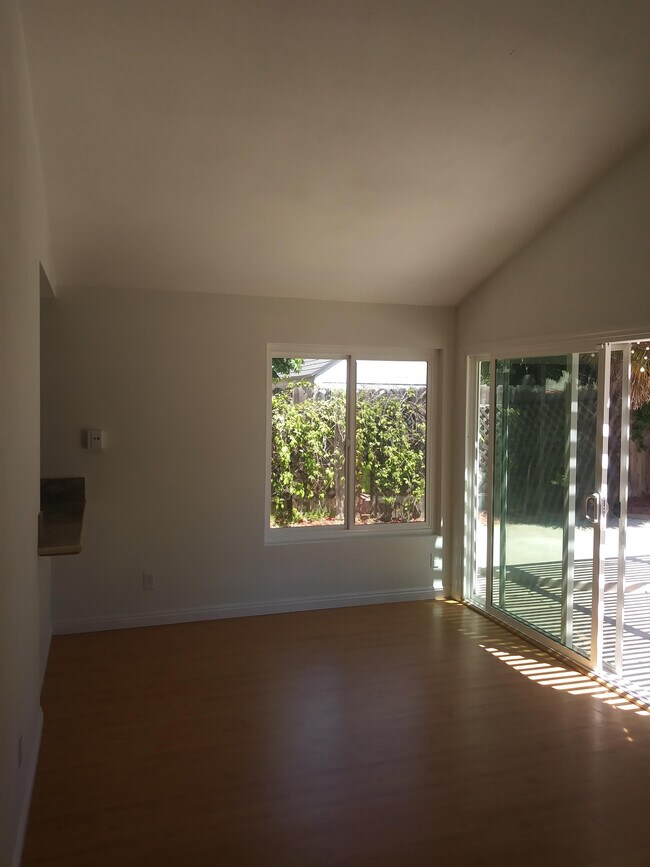 Building Photo - 4569 Calle Del Palo