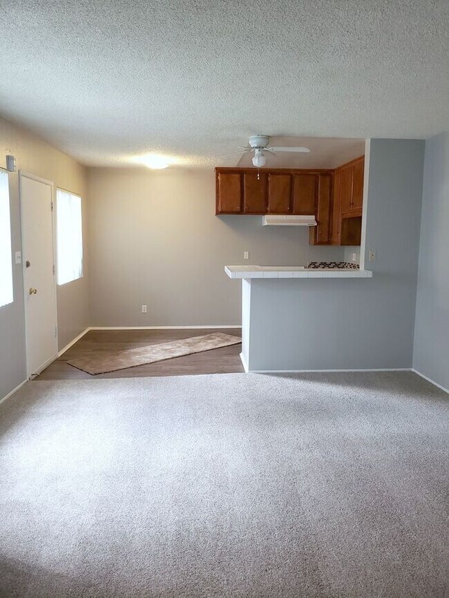 Foto del edificio - 1 BEDROOM APARTMENT WITH 1 CAR PRIVATE GARAGE