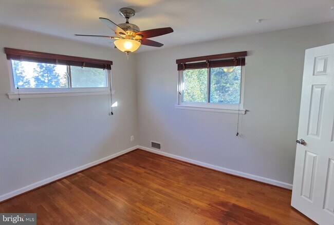 Foto del edificio - 6821 Wise St