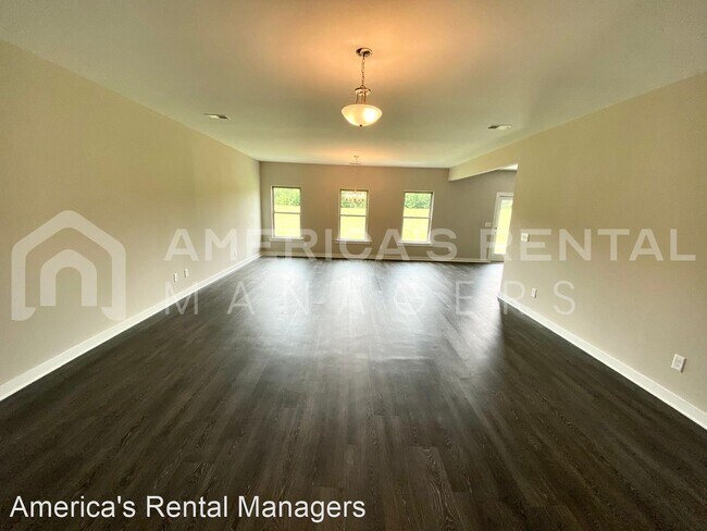 Foto del edificio - 3 br, 2 bath House - 106 Ballington Way