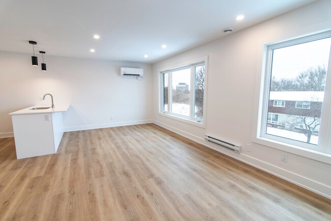 Building Photo - Unit 1B | Upper Level | 2 Bedroom, 1 Bathroom