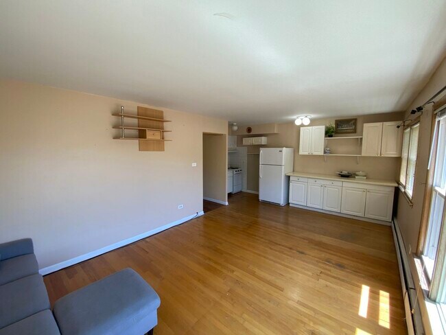 Foto del edificio - 6151 W Belmont Ave