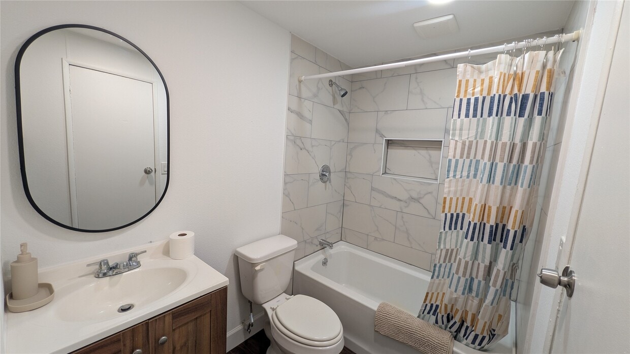 Building Photo - 266 Hunters Glen