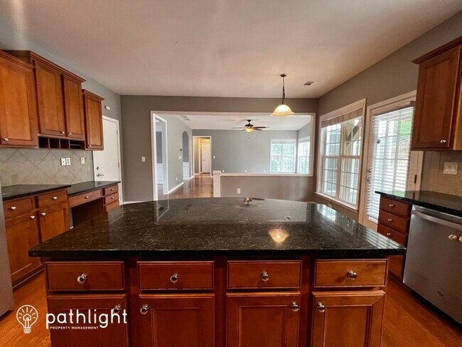 Foto del edificio - 300 Lakeview Terrace, Canton, GA, 30115