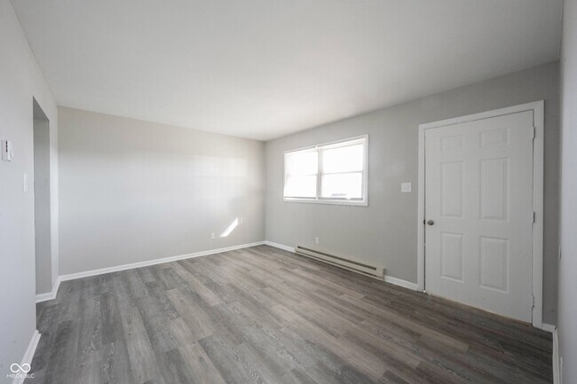 Foto del edificio - 570 US-52