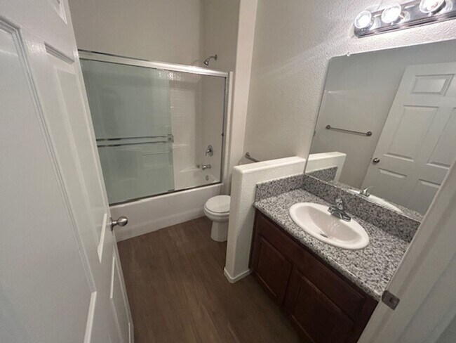 Foto del edificio - 3420-3422 Villa St