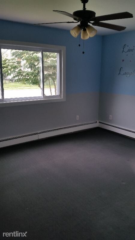 Building Photo - 3 br, 1 bath House - 162 Oriole Rd