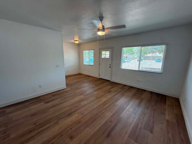Building Photo - 1518 E Hedrick Dr