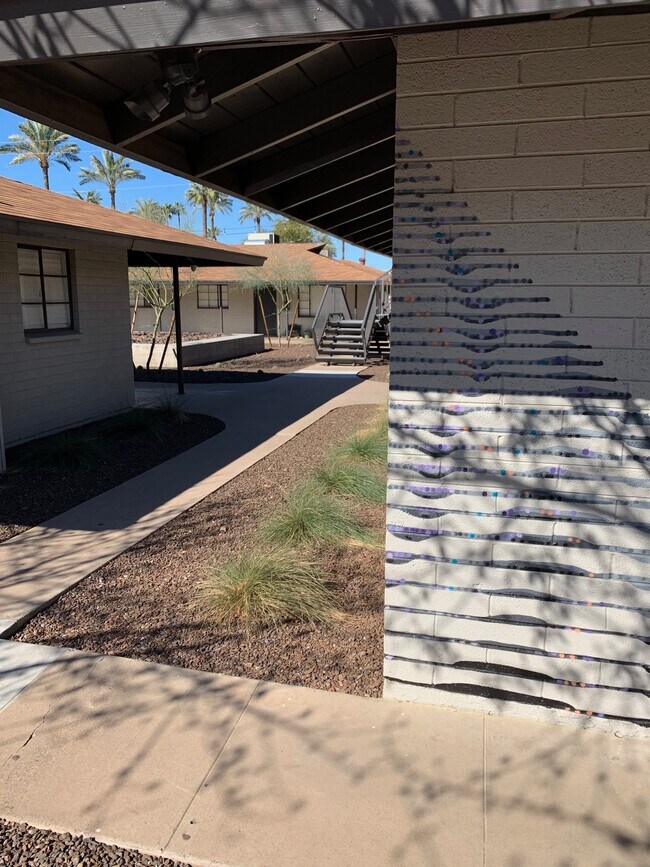 Vista lateral - 746 W Turney Ave, Apt 9