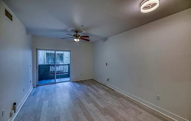 Foto del edificio - 24535 Town Center Dr