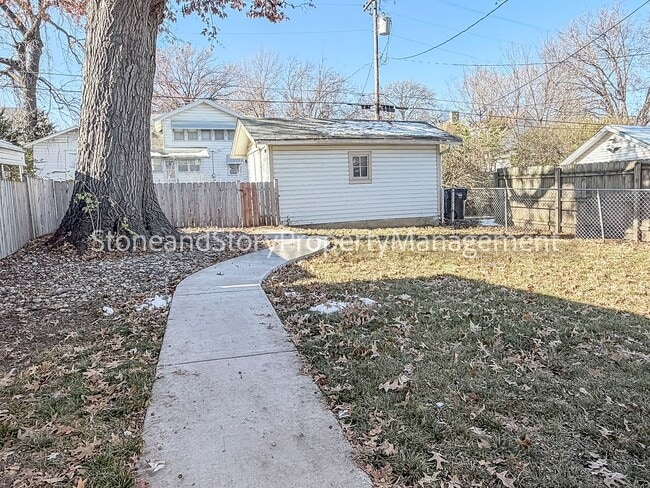 Foto del edificio - 3 bedroom 1 bath