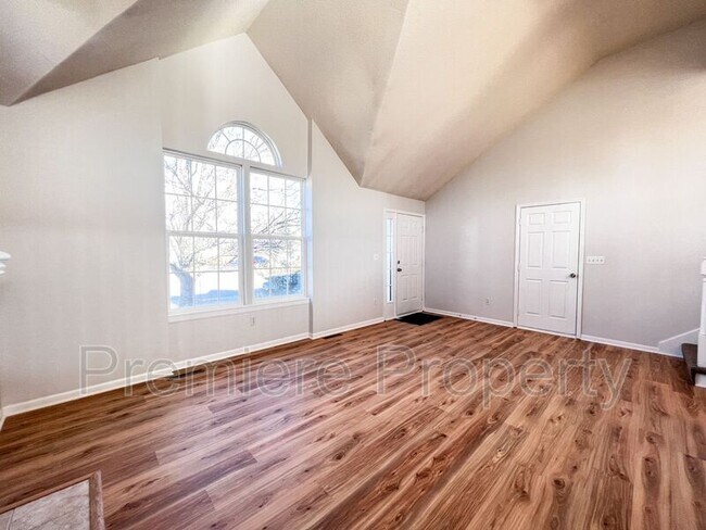 Building Photo - 800 N Sumac St