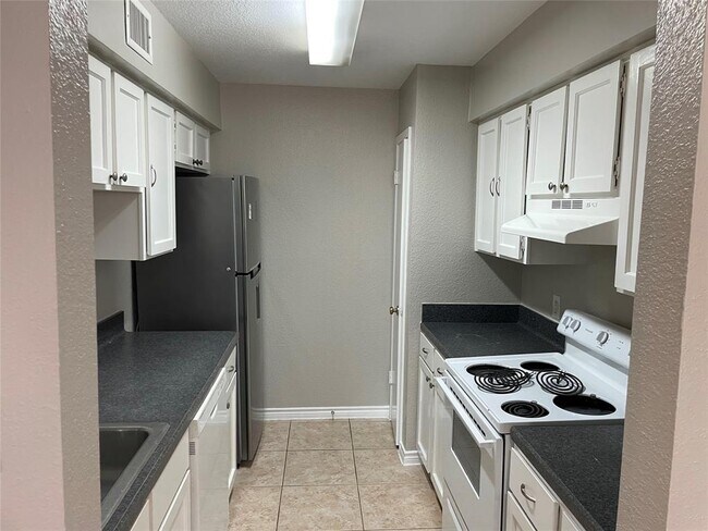 Foto del edificio - 6111 Beverly Hill St