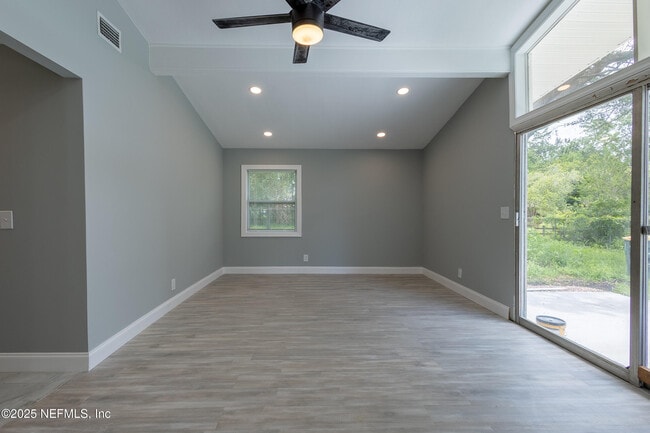 Building Photo - 3371 Thalia Rd