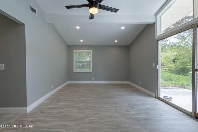 Foto del edificio - 3371 Thalia Rd