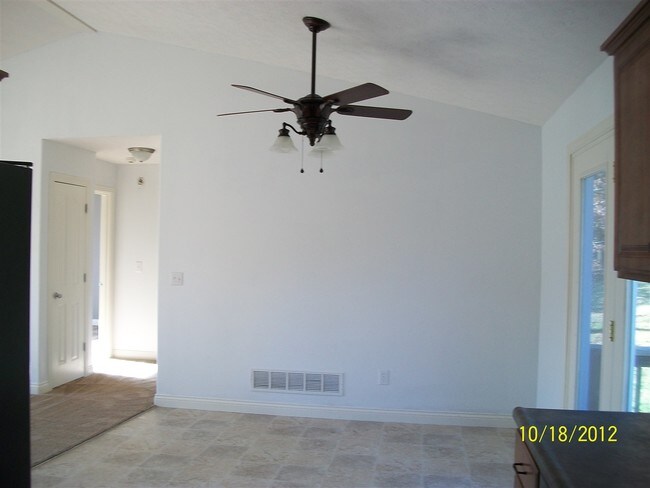 Building Photo - 105 Aster Dr