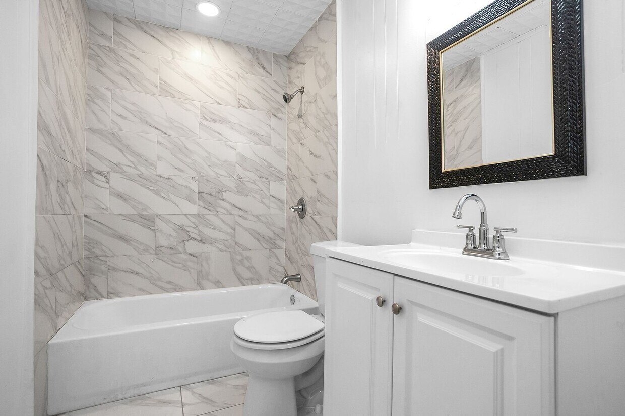Foto principal - 713 W Sam Rayburn Dr