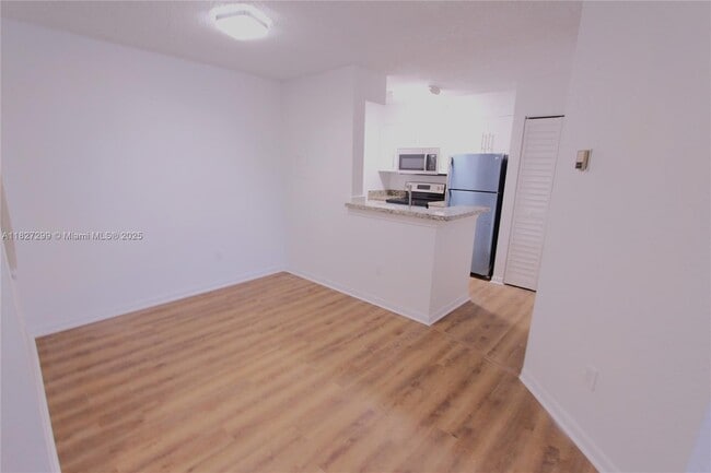 Building Photo - 2881 N Oakland Forest Dr