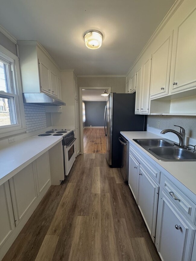 Foto del edificio - Fantastic 3 Bedroom Home in Charlotte Park/West Nashville!