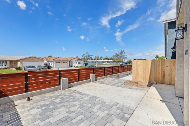 Building Photo - 10295 San Ramon Dr