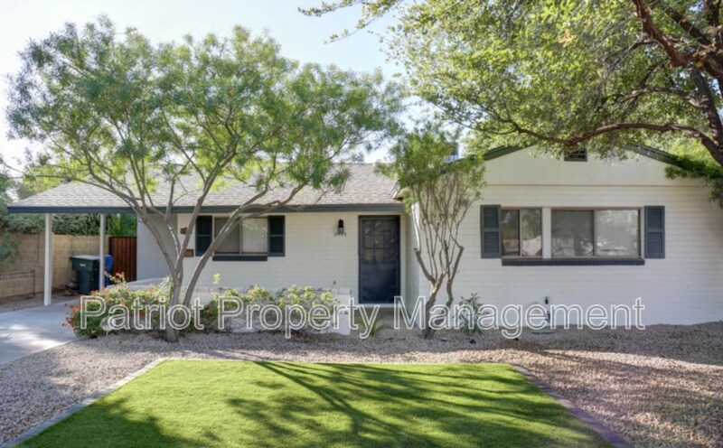 Foto principal - 2533 E Flower St