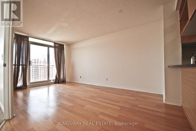 Photo du bâtiment - 2391 Central Park Dr