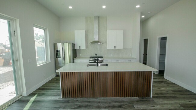 Foto del edificio - 5535-5539 Potomac St.