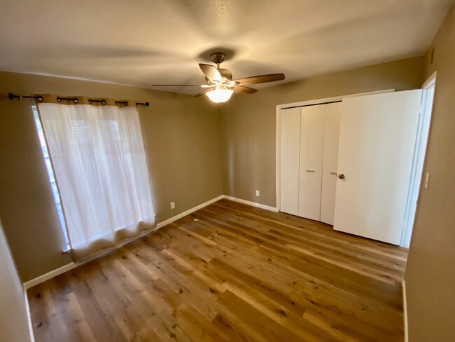 Foto del edificio - 520 W Sierra Ave