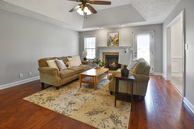 Building Photo - Pet Friendly Three Bedroom with Bonus!