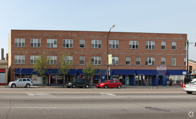 Foto del edificio - 3957 W Irving Park Rd