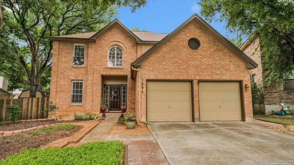 Foto principal - "Charming 4-Bed Haven in Schertz: Spacious...