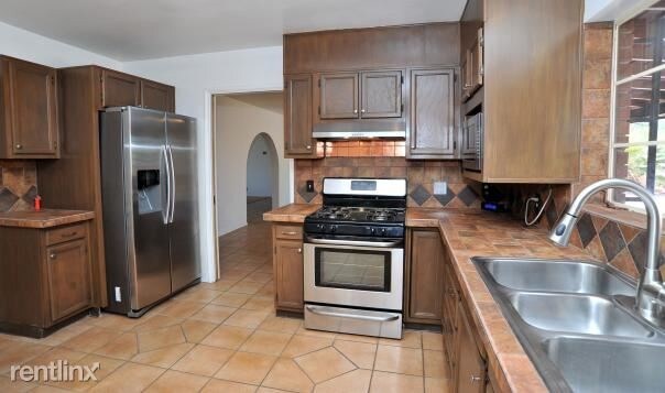 Building Photo - 3 br, 3 bath House - 4301 East 7th Street