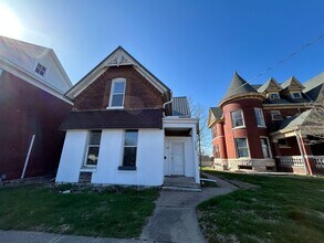 Building Photo - 1136 State St