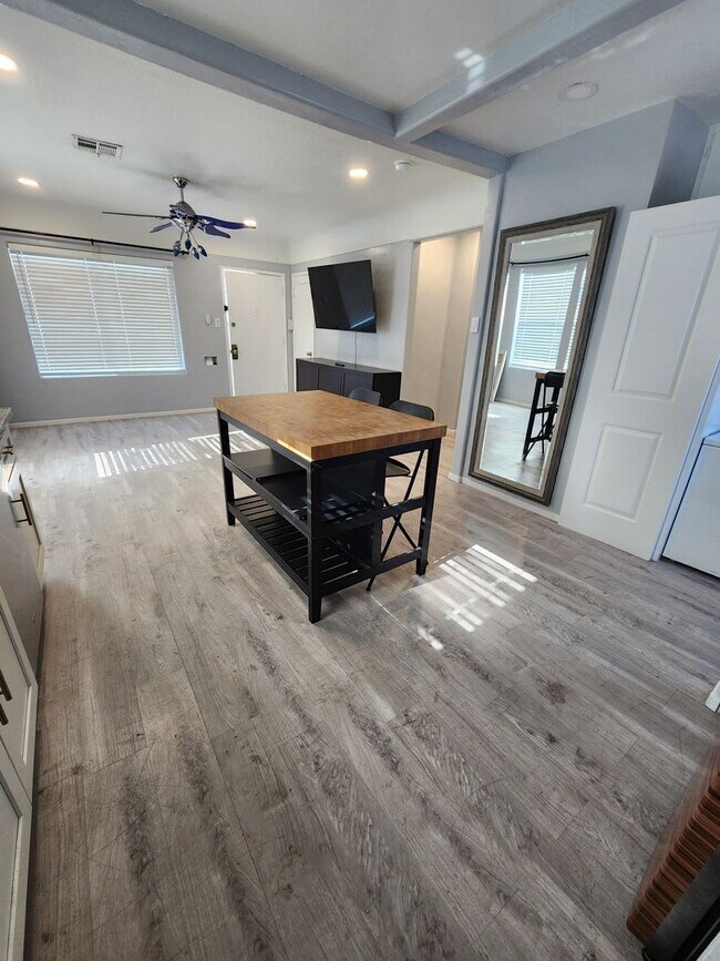 Foto del edificio - Spacious 2-bedroom 1-bathroom