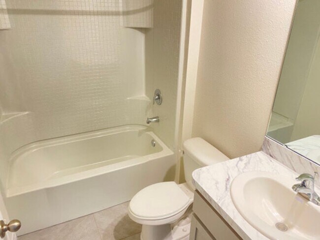 Foto del edificio - Well laid out 3 Beds/2Baths Home partially...