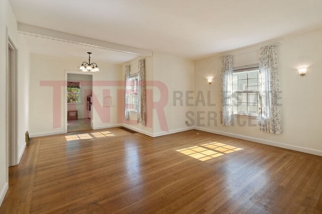 Foto del edificio - 3945 T St