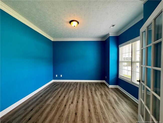 Foto del edificio - 380 Stansbury Dr