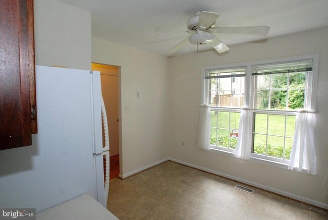 Building Photo - 10280 Colony Park Dr