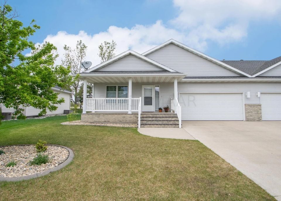 3539 Woodbury Ct S, Fargo, ND 58103 House Rental in Fargo, ND