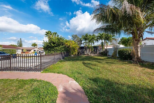 Foto del edificio - 2348 SW 138th Pl