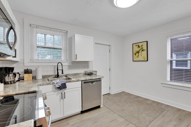 Building Photo - 609 Fairwood Ave
