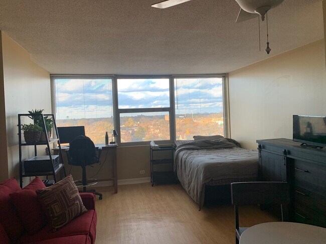 Foto del edificio - 7234 W North Ave