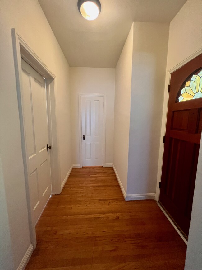 Hallway Entrance - 1610 Veteran Ave